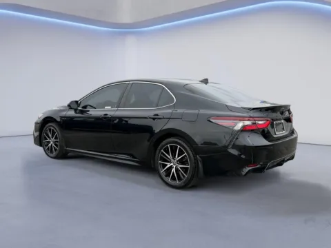 More photos of 2023 Toyota Camry SE at Airport Honda, TN