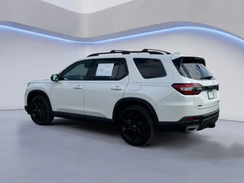 More photos of 2025 Honda Pilot Black Edition at Airport Honda, TN