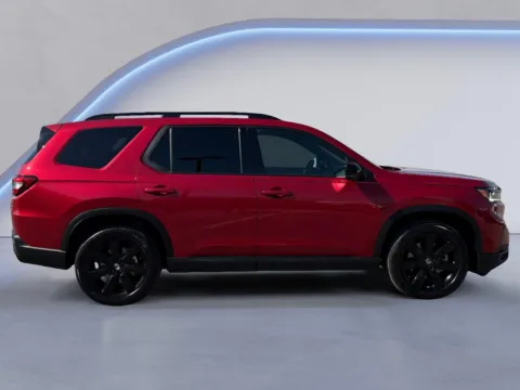 Photos of 2025 Honda Pilot Black Edition for sale in Alcoa, TN at Airport Honda