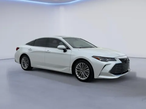 White 2019 Toyota Avalon Limited for sale in Alcoa, TN