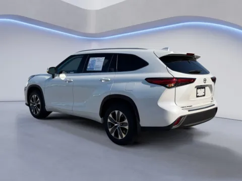 More photos of 2022 Toyota Highlander XLE at Airport Honda, TN
