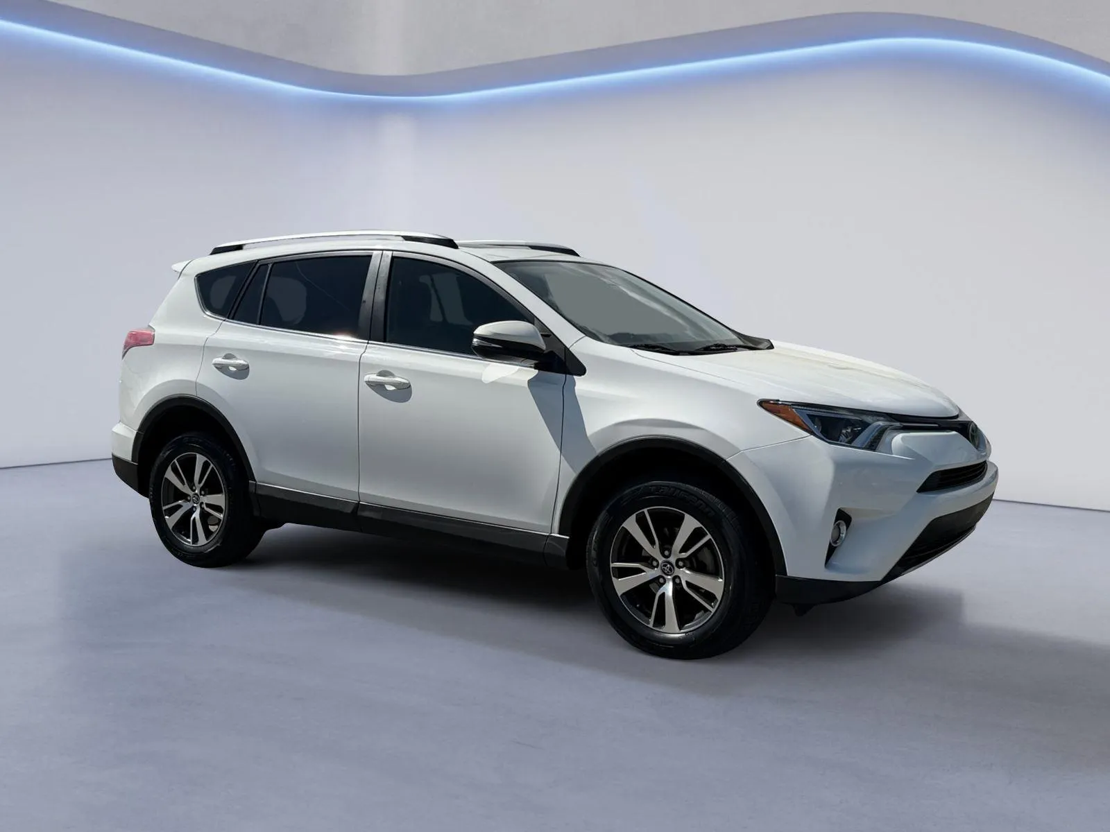 White 2018 Toyota RAV4 XLE for sale in Alcoa, TN