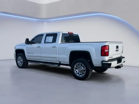 More photos of 2019 GMC Sierra 2500HD Denali at Airport Honda, TN