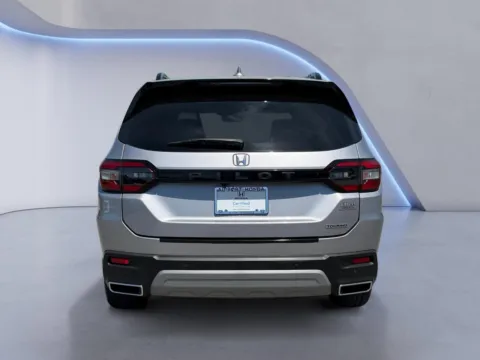 More photos of 2023 Honda Pilot Touring at Airport Honda, TN