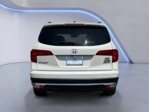 More photos of 2018 Honda Pilot Touring at Airport Honda, TN