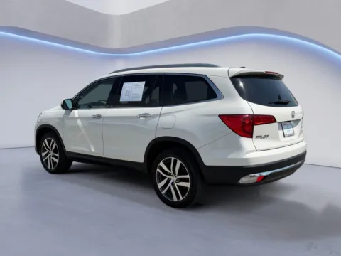 More photos of 2018 Honda Pilot Touring at Airport Honda, TN