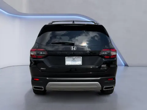 More photos of 2023 Honda Pilot Elite at Airport Honda, TN