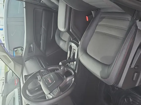 Photos of 2015 GMC Canyon 4WD SLE for sale in Alcoa, TN at Airport Honda