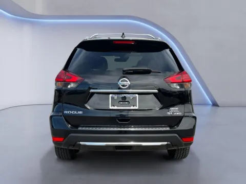 More photos of 2017 Nissan Rogue SL at Airport Honda, TN