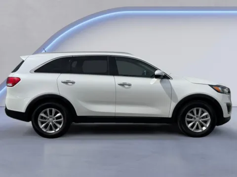 Photos of 2016 Kia Sorento LX for sale in Alcoa, TN at Airport Honda