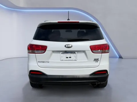 More photos of 2016 Kia Sorento LX at Airport Honda, TN