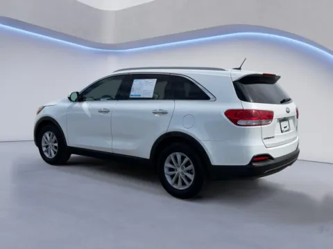 More photos of 2016 Kia Sorento LX at Airport Honda, TN