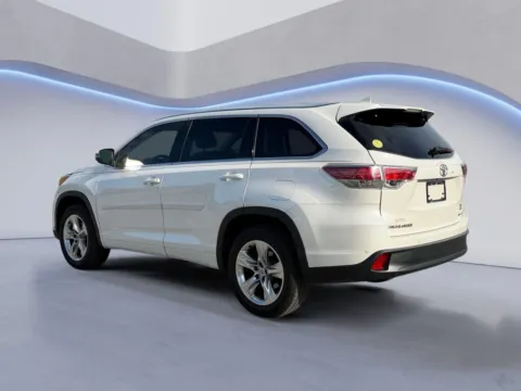 More photos of 2014 Toyota Highlander Limited at Airport Honda, TN