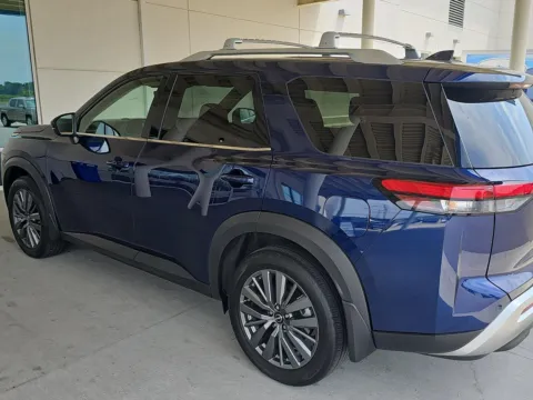 Photos of 2025 Nissan Pathfinder SL for sale in Alcoa, TN at Airport Honda