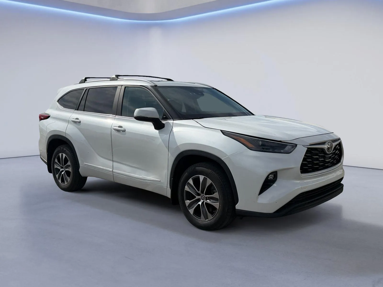 White 2023 Toyota Highlander XLE for sale in Alcoa, TN
