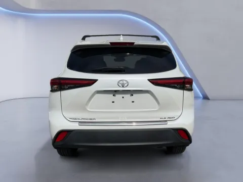 More photos of 2023 Toyota Highlander XLE at Airport Honda, TN