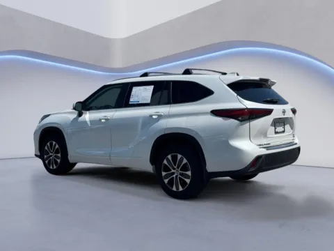 More photos of 2023 Toyota Highlander XLE at Airport Honda, TN