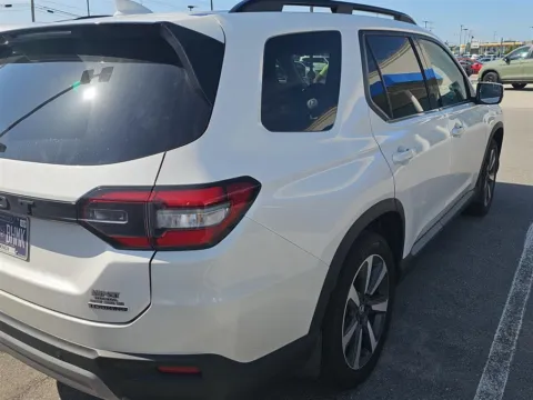 More photos of 2025 Honda Pilot Touring at Airport Honda, TN