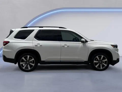 Photos of 2025 Honda Pilot Touring for sale in Alcoa, TN at Airport Honda