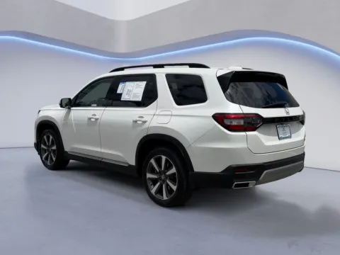 More photos of 2025 Honda Pilot Touring at Airport Honda, TN