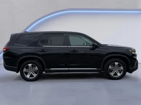 Photos of 2025 Honda Pilot EX-L for sale in Alcoa, TN at Airport Honda