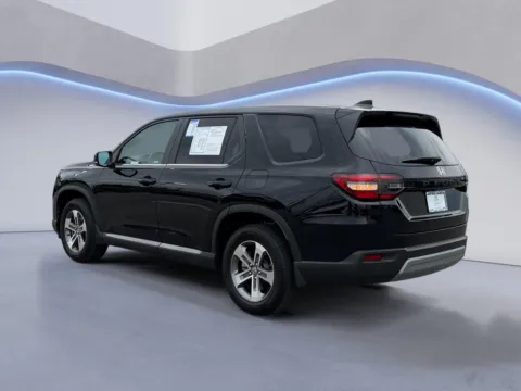 More photos of 2025 Honda Pilot EX-L at Airport Honda, TN