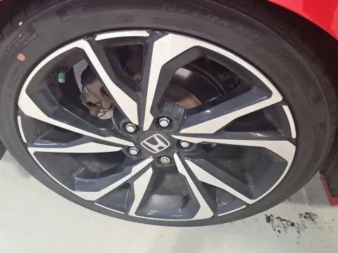 More photos of 2019 Honda Civic Si Sedan at Airport Honda, TN