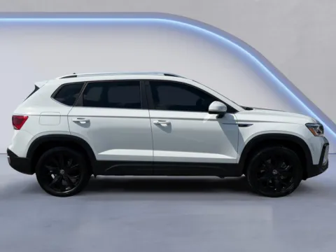Photos of 2022 Volkswagen Taos SEL for sale in Alcoa, TN at Airport Honda