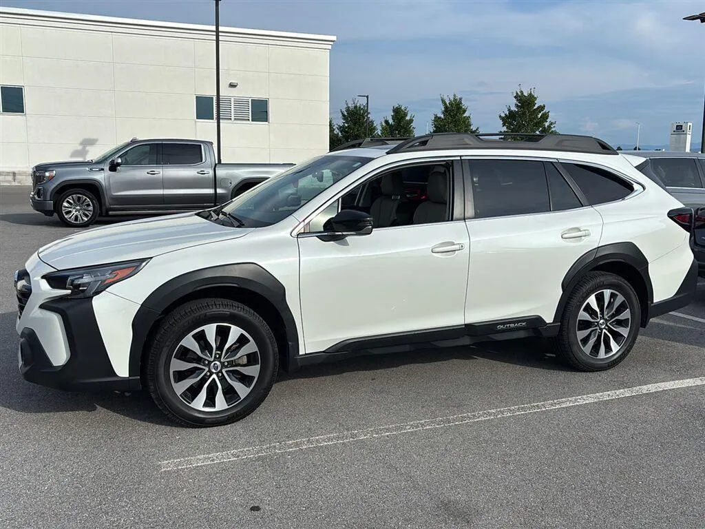 White 2024 Subaru Outback Limited for sale in Alcoa, TN