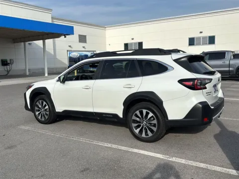 More photos of 2024 Subaru Outback Limited at Airport Honda, TN