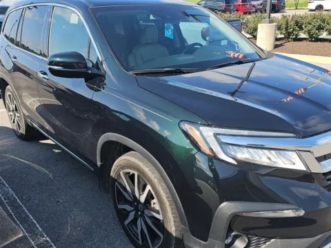 More photos of 2020 Honda Pilot Touring at Airport Honda, TN