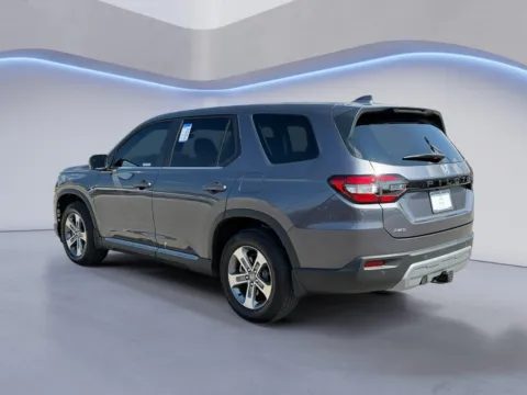 More photos of 2025 Honda Pilot EX-L at Airport Honda, TN