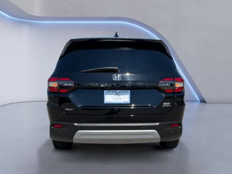 More photos of 2025 Honda Pilot EX-L at Airport Honda, TN