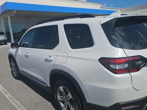 Photos of 2026 Honda Pilot EX-L for sale in Alcoa, TN at Airport Honda