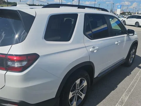 More photos of 2026 Honda Pilot EX-L at Airport Honda, TN