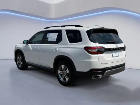 More photos of 2026 Honda Pilot EX-L at Airport Honda, TN