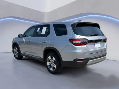 More photos of 2025 Honda Pilot EX-L at Airport Honda, TN