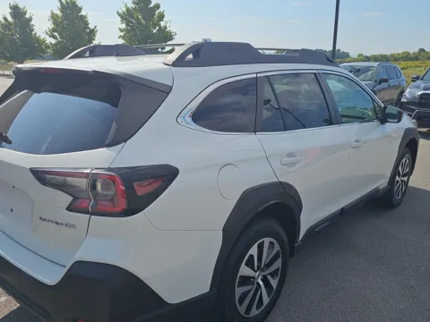 More photos of 2023 Subaru Outback Premium at Airport Honda, TN