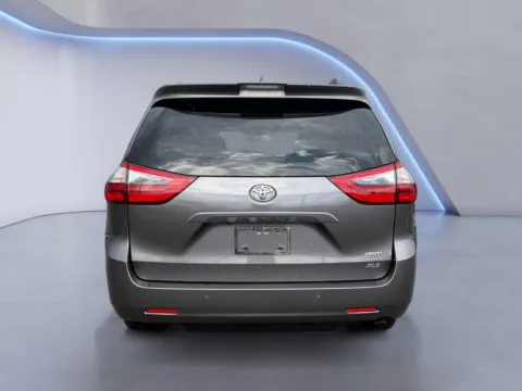 More photos of 2020 Toyota Sienna XLE 8-Passenger at Airport Honda, TN