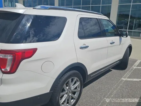 More photos of 2017 Ford Explorer Limited at Airport Honda, TN
