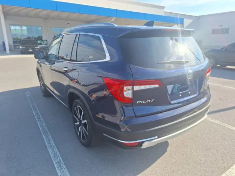 Photos of 2021 Honda Pilot Touring w/Rear Captain's Chairs for sale in Alcoa, TN at Airport Honda