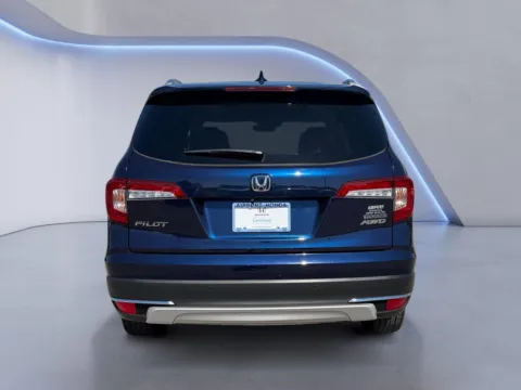 More photos of 2021 Honda Pilot Touring w/Rear Captain's Chairs at Airport Honda, TN