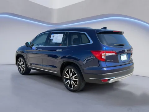 More photos of 2021 Honda Pilot Touring w/Rear Captain's Chairs at Airport Honda, TN