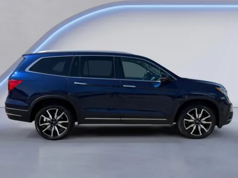 Photos of 2021 Honda Pilot Touring w/Rear Captain's Chairs for sale in Alcoa, TN at Airport Honda