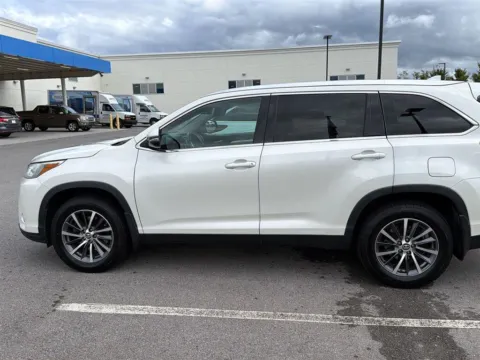 Photos of 2019 Toyota Highlander XLE for sale in Alcoa, TN at Airport Honda