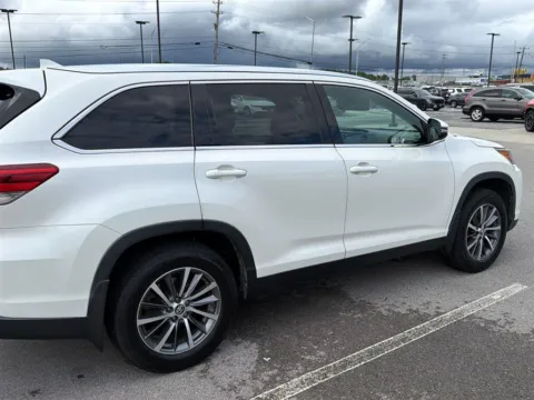 More photos of 2019 Toyota Highlander XLE at Airport Honda, TN