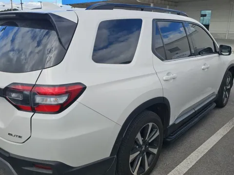 More photos of 2025 Honda Pilot Elite at Airport Honda, TN