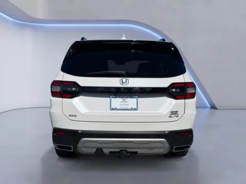 More photos of 2025 Honda Pilot Elite at Airport Honda, TN