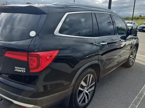 More photos of 2016 Honda Pilot Touring at Airport Honda, TN