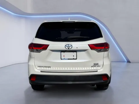 More photos of 2019 Toyota Highlander XLE at Airport Honda, TN